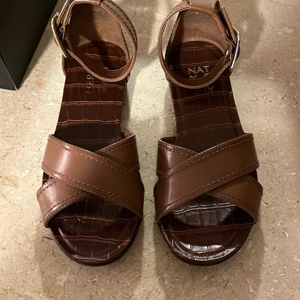 Naturalizer Sausalito Brown 6 1/2 Flat Sandals Never Worn